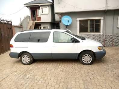 A picture of 2000 BELGIUM GRADE TOYOTA SIENNA FOR SALE Everything is working