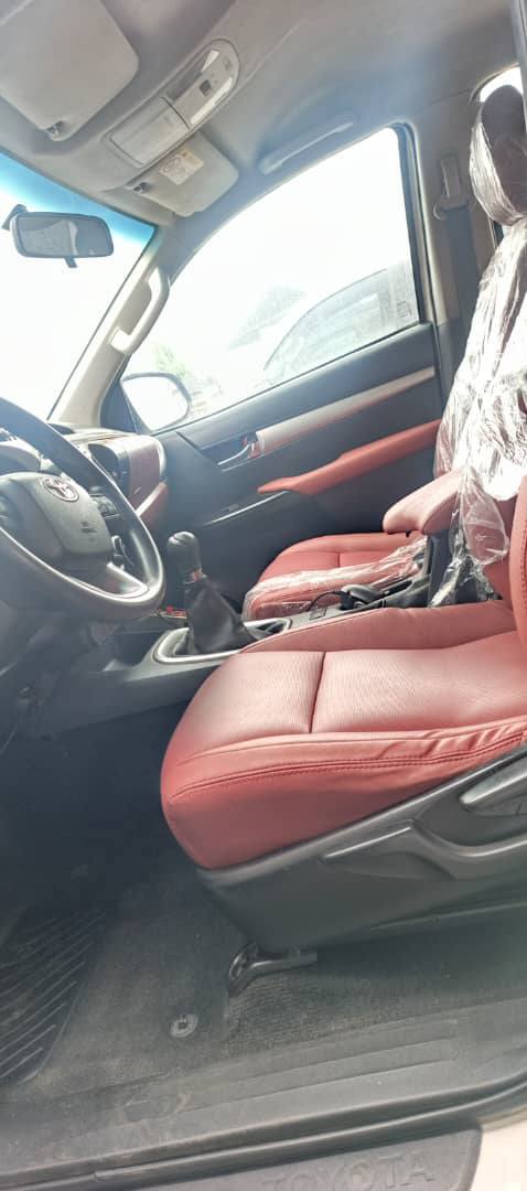 A picture of 2019 Toyota Hilux 4 plugs manual gear