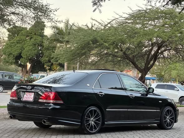 A picture of Toyota Crown