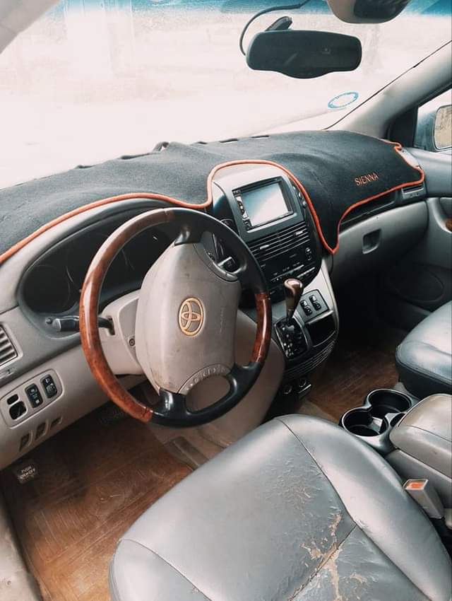 A picture of TOYOTA SIENNA