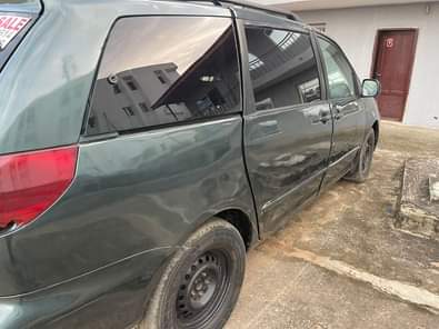 A picture of 2006 Sienna with Untouched Engine and Gear buy and drive