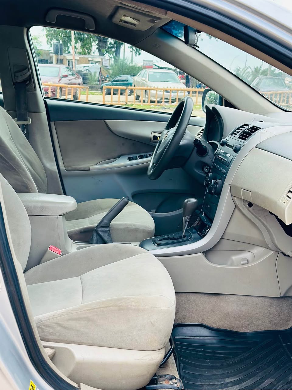 A picture of TOYOTA COROLLA 2009