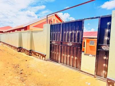 A picture of 7durbal rooms with bathrooms store for sale in nansana 140m