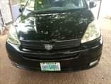A picture of Distress sale of neatly used sienna 2005 model with untempered