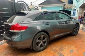 A picture of AWOOF OO FOREIGN USED Toyota Venza Limited 2012 Keyless Panoramic