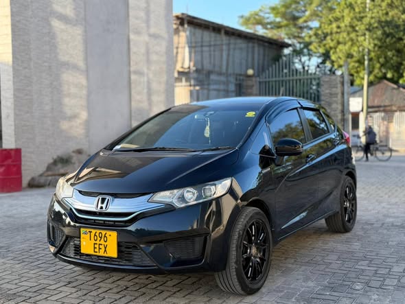A picture of HONDA FIT HYBRID BEI 13 8MILLION ENGINE CC1400 FULL AC