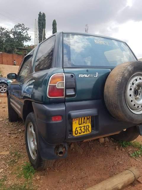 A picture of 1998 Toyota RAV4