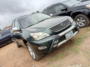 A picture of Highest grade Lexus RX 330 06 model Everything is intact