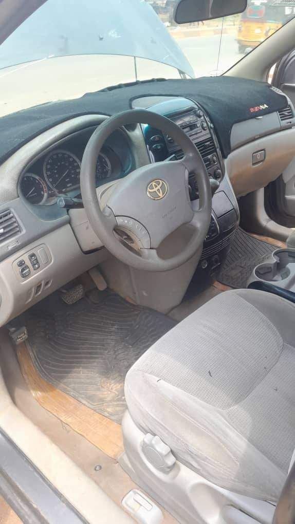 A picture of TODAY DEAL TOYOTA SIENNA 2005 Engine Gear Ac Nothing to