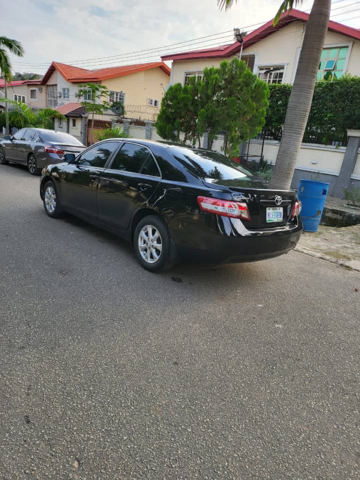 A picture of 2011 Toyota Camry. Sound 4 plugs Venza Engine smooth gear