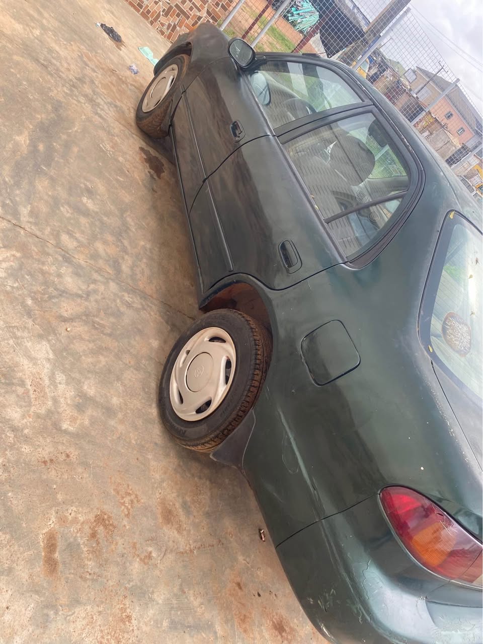 A picture of Toyota corrolla 2000