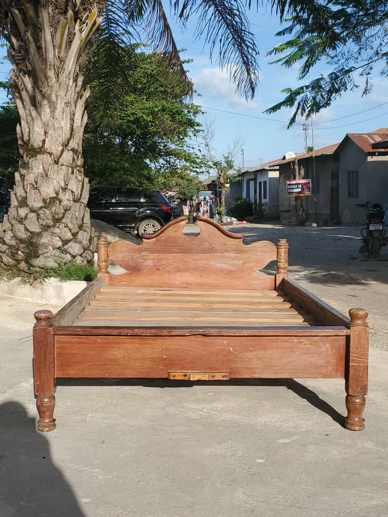 A picture of Kitanda cha mbao