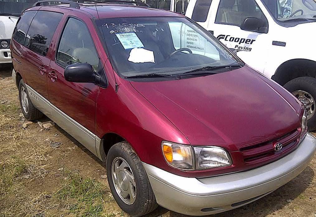A picture of Toyota sienna
