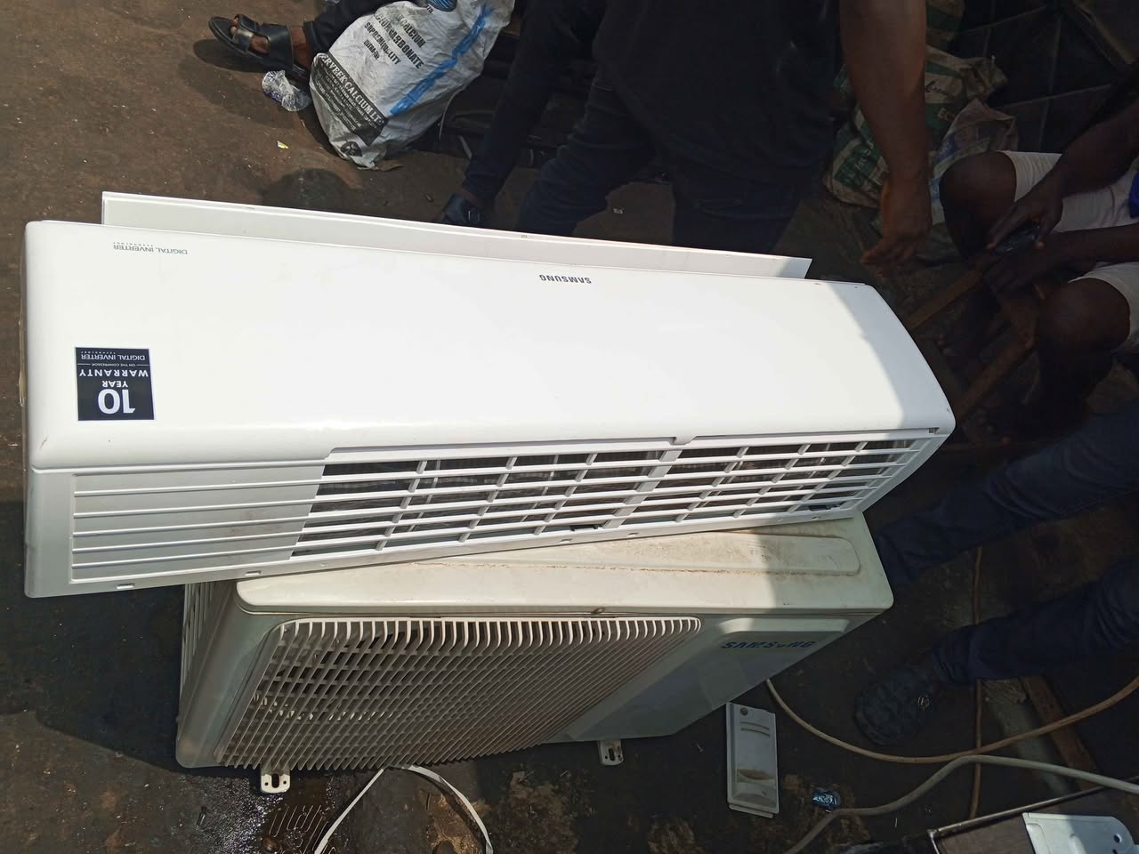 A picture of 2 horsepower Samsung inverter AC