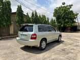 A picture of Clean used 2006 2007 Toyota highlander 3seat rows Location is