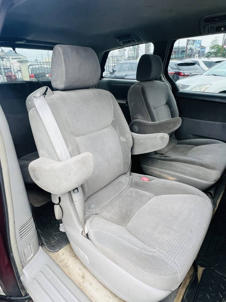 A picture of Toyota sienna 2006
