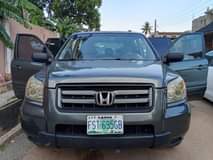 A picture of Honda Pilot 2006 for sale Engine Gear working perfectly AC