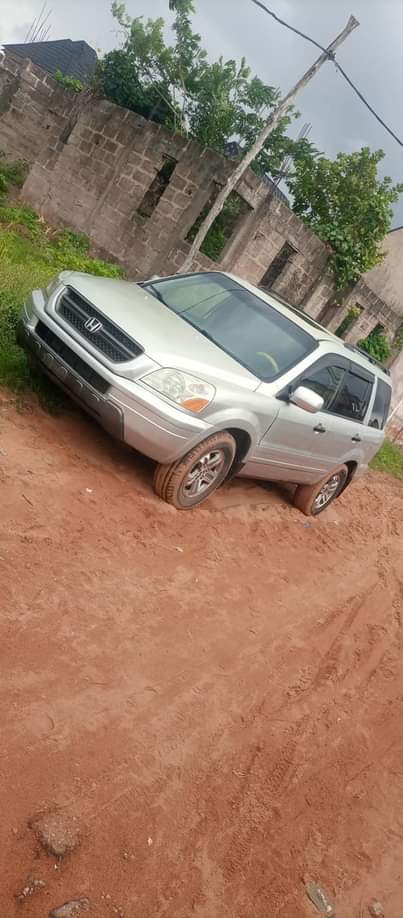 A picture of Honda Pilot 2005 Sharp first body Honda pilot Engine and