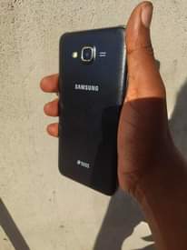 A picture of Samsung j7