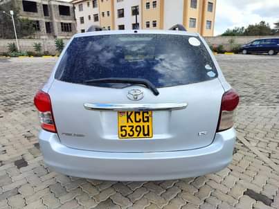A picture of Toyota fielder 2010 0792665875