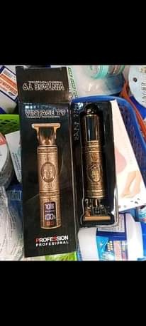 A picture of CLIPPER LORD Promo Promo Promo ANTI RASHES RECHARGEABLE RUGGED CLIPPERS