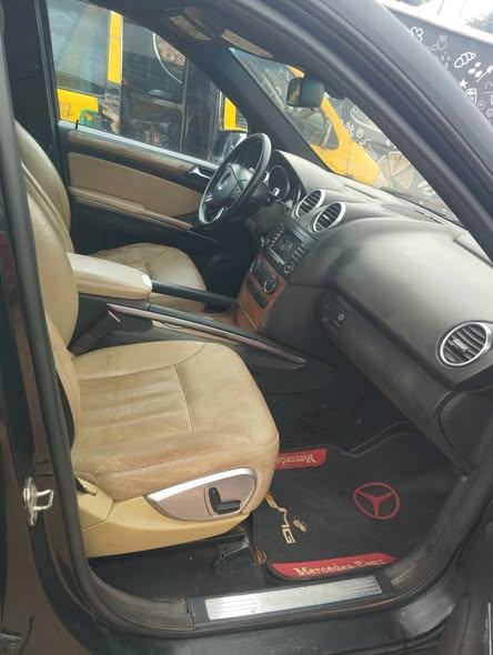 A picture of Mercedes ML350