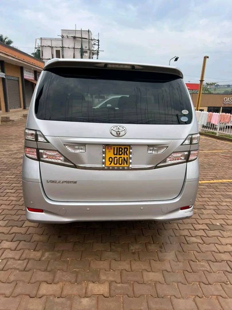 A picture of Toyota velfire 2010 37m very good condition