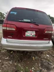 A picture of First body 1999 model sienna buy and drive engine and