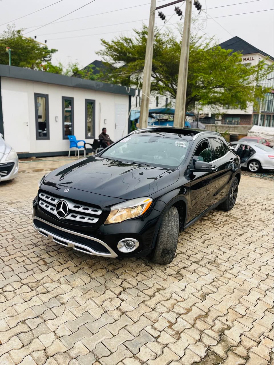 A picture of 2018 MERCEDES BENZ GLA250 DIRECT BELGIUM BLACK ON BLACK FULL
