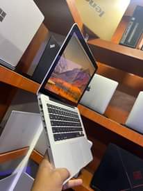 A picture of Macbook pro 2011 13 inch 2.4GHz Core i5 Ram 8gb