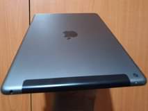 A picture of Ipad 8th generation wi fi cellular 2020