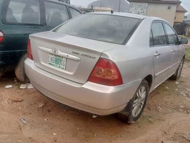 A picture of Toyota Corolla Bank 2004