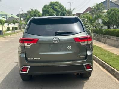 A picture of 2018 Toyota Highlander Limited price 31million LOCATION ABUJA 08160229978