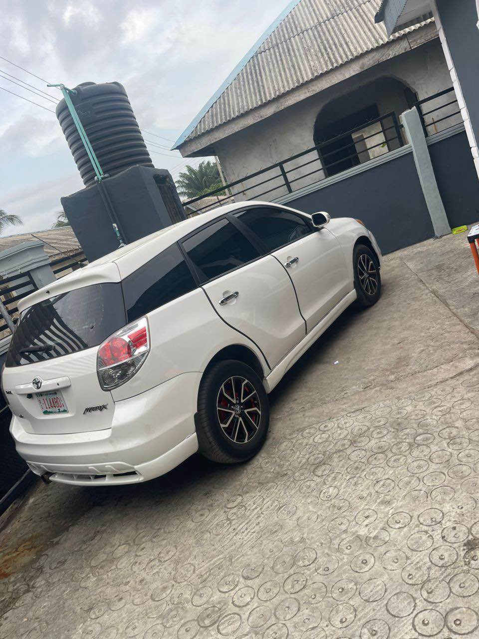 A picture of Toyota matrix 06
