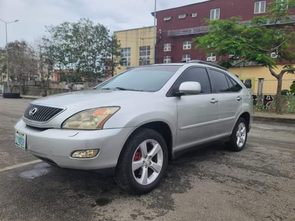 A picture of 2004 LEXUS RX330 PRICE IS 7 2 million Naria First
