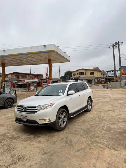 A picture of 2012 Toyota highlander