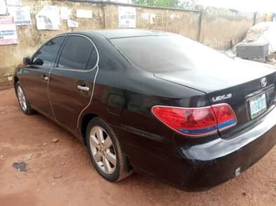 A picture of Distress and dealers deal Lexus ES 330 with UNTAMPERED ENGINE