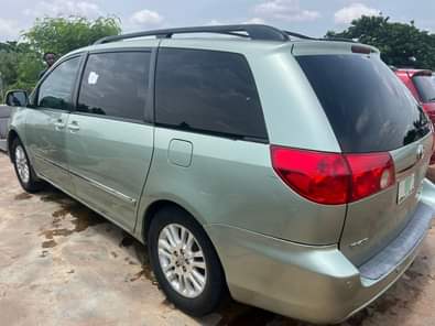 A picture of Sienna 2008 model full option limited edition 6m Call 08103011026