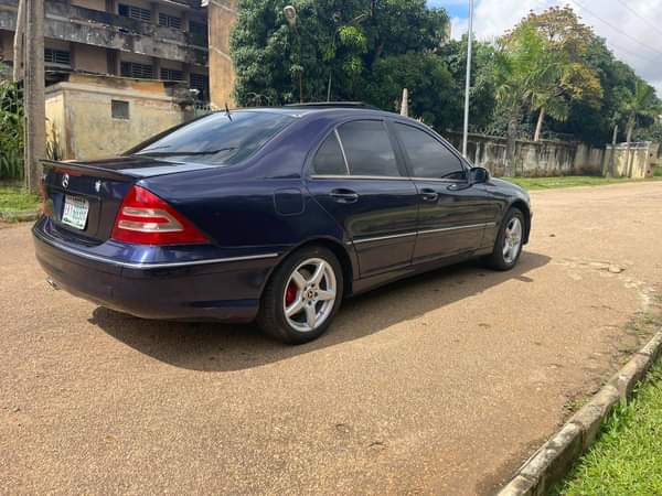 A picture of 4 cylinder Mercedes Benz c180 2004 model with duty CONTACT