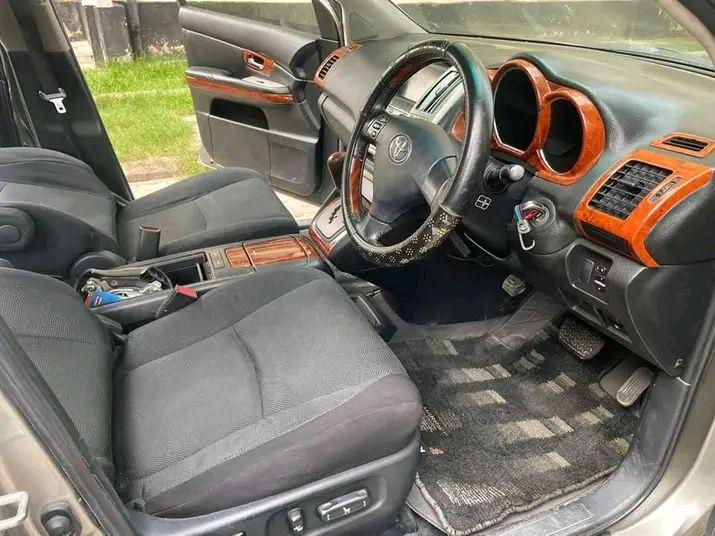 A picture of TOYOTA HARRIER
