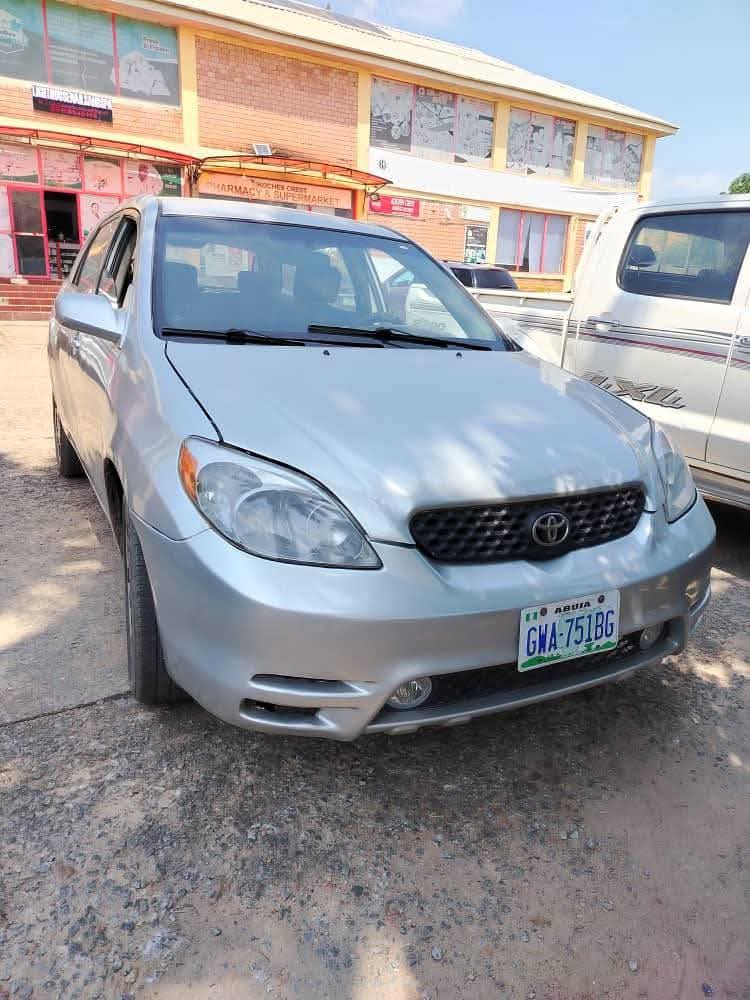 A picture of 2004 Toyota matrix