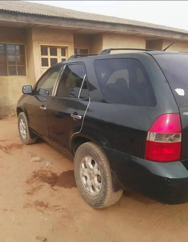 A picture of Acura MDX 2004