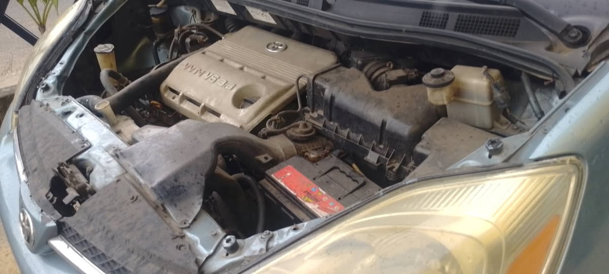 A picture of Toyota sienna 05 pan 08060687579