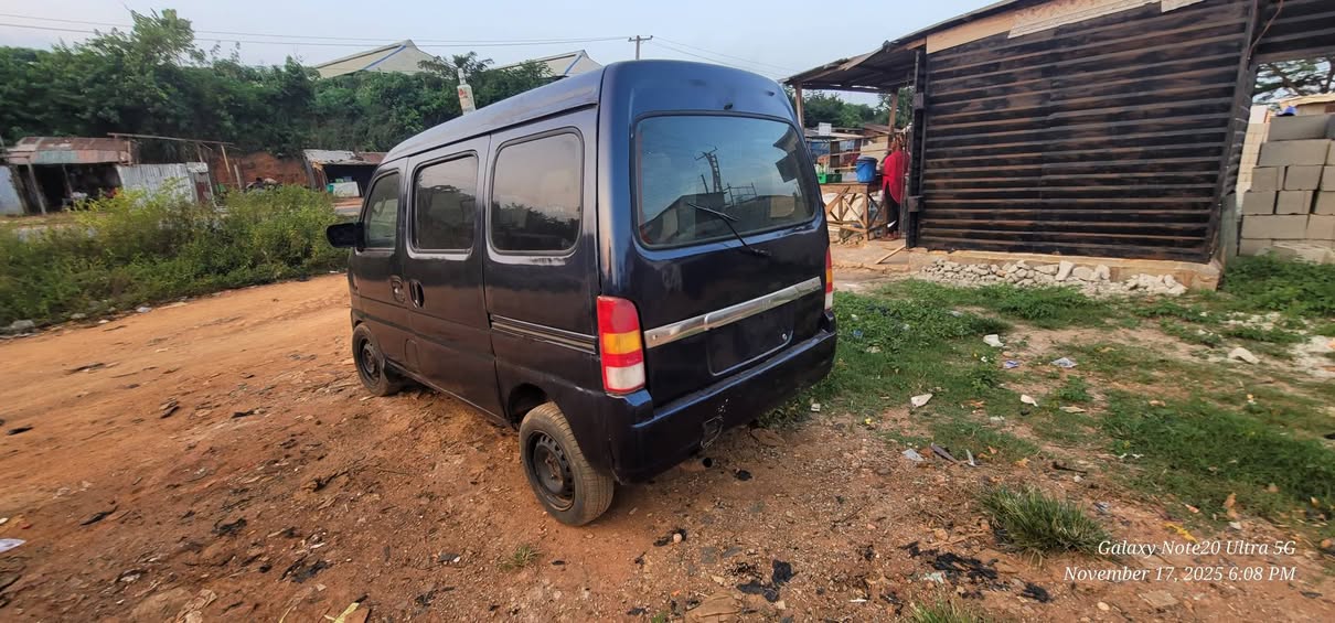 A picture of Suzuki shuttle