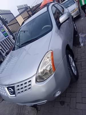 A picture of Nissan Rogue 2010