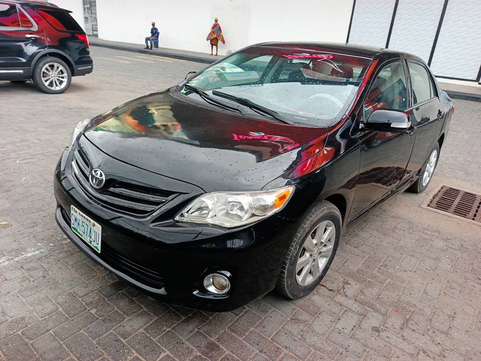 A picture of 012 Toyota Corolla