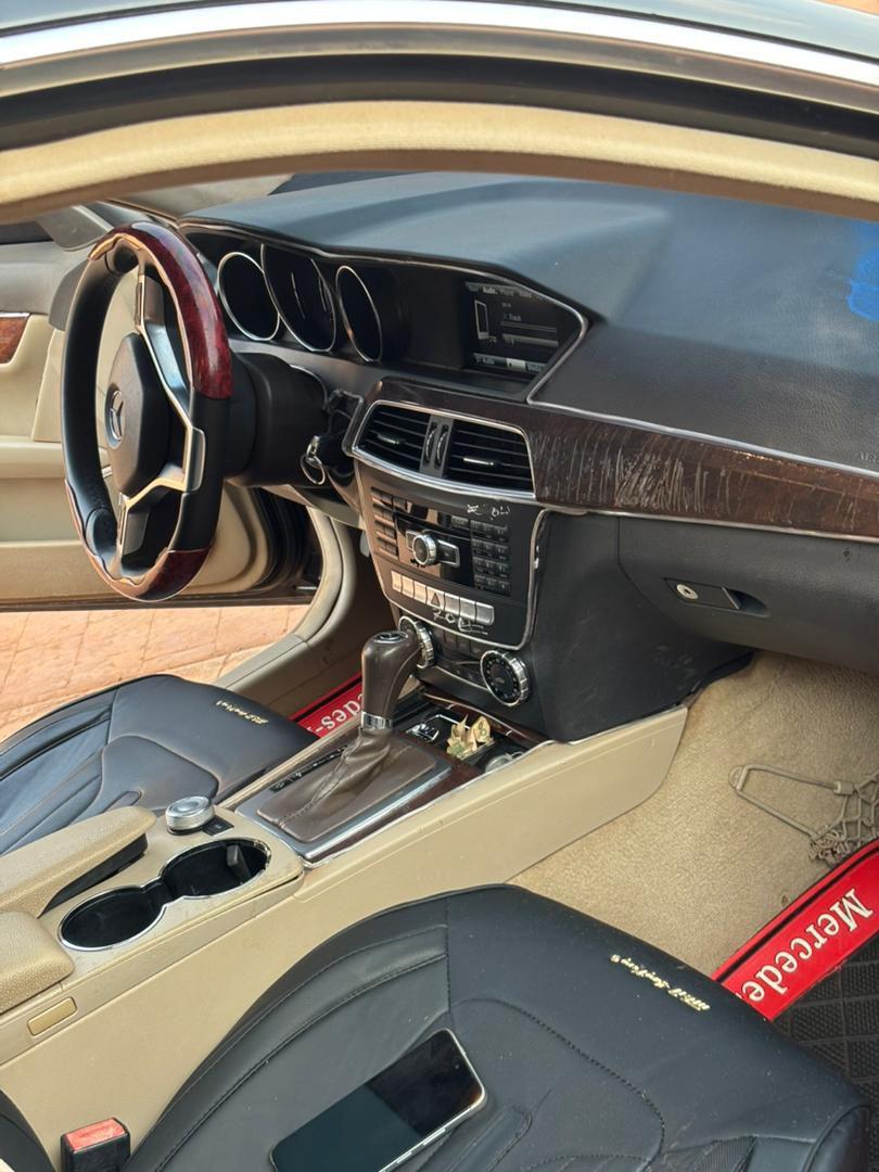 A picture of 2011 Mercedes Benz C300 2011