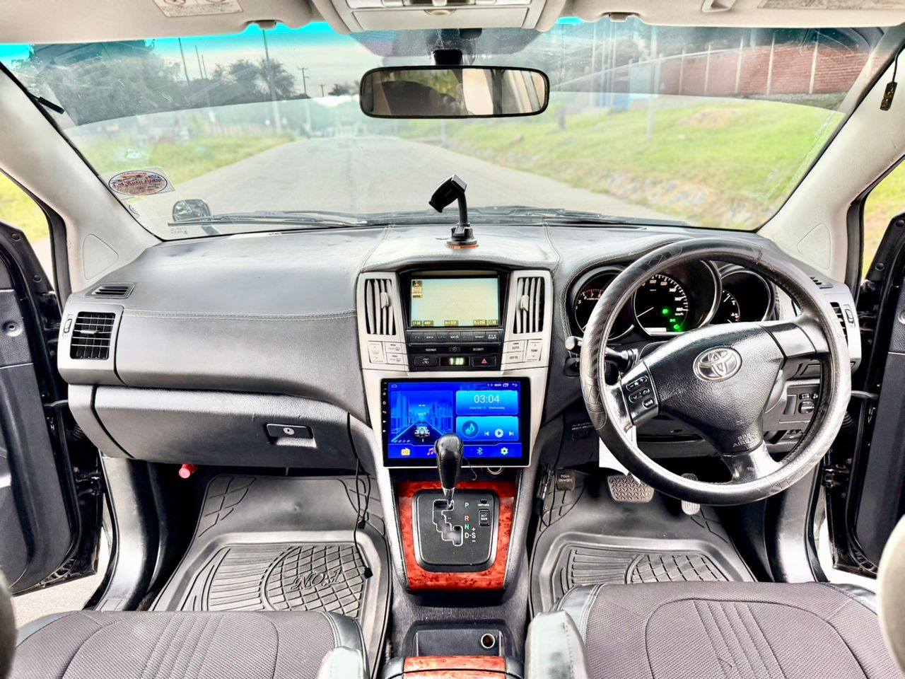 A picture of TOYOTA HARRIER DNY INAUZWA