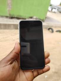A picture of iPhone XR gb 64