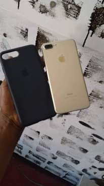 A picture of iphone 7 plus GB128